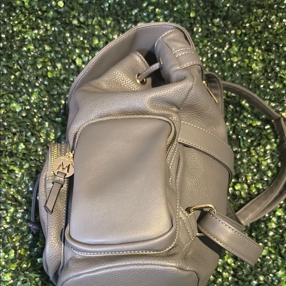 MIA K - Picture 3 of 11